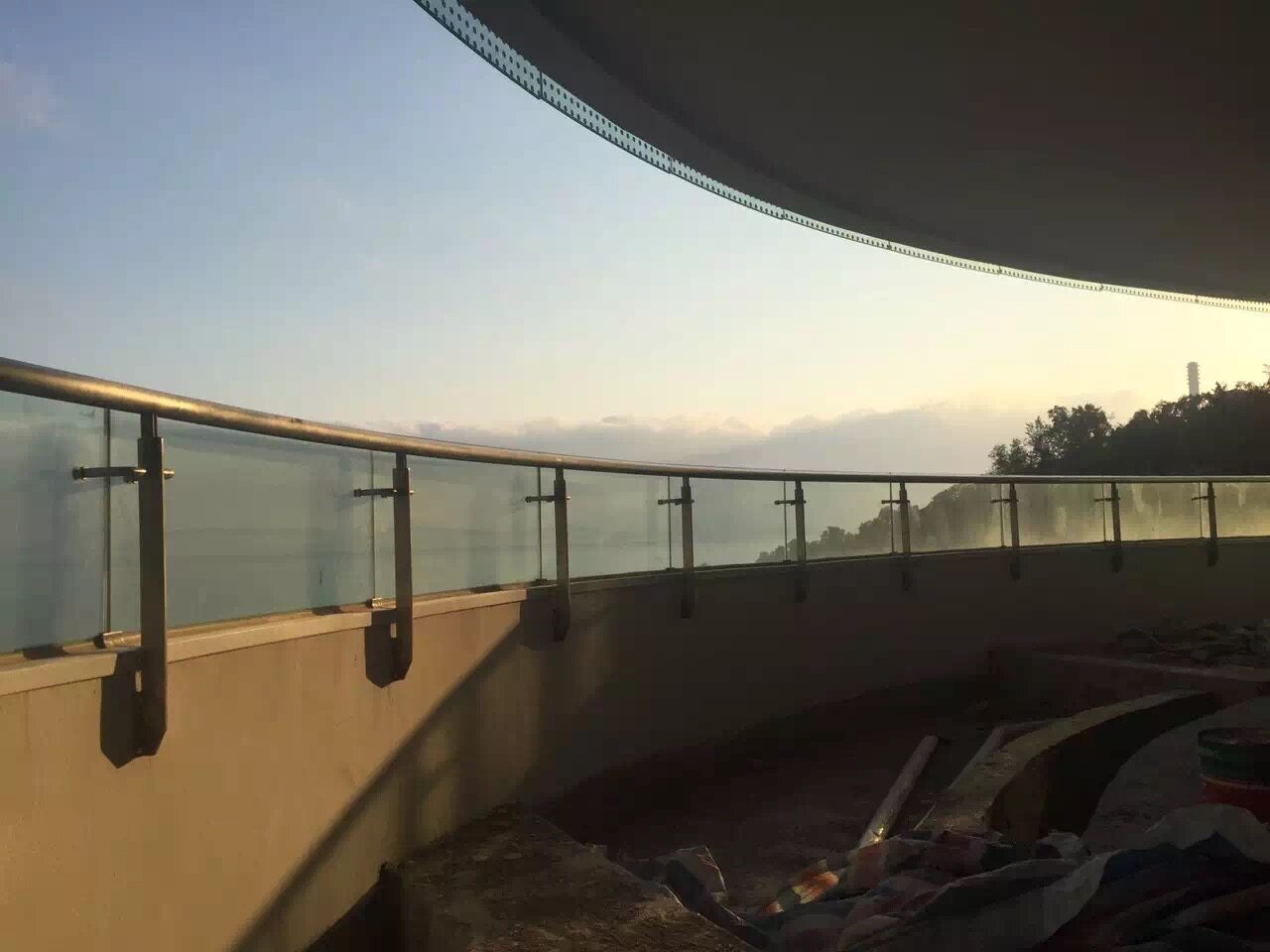 balcony glass railing