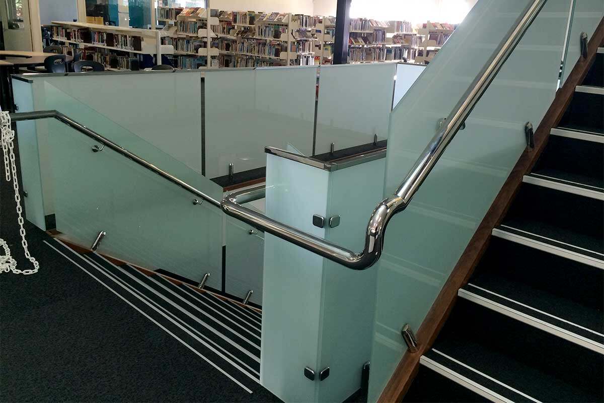 glass balustrade spigot spacing
