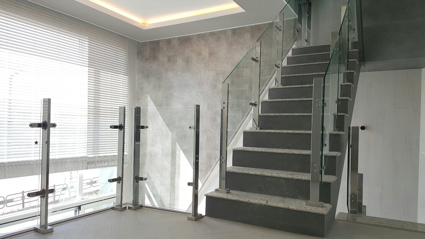 frameless glass balcony railing